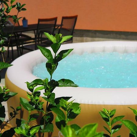 Apartment Gamma With Hydromassage Mini Pool Near Split Žrnovnica Eksteriør bilde