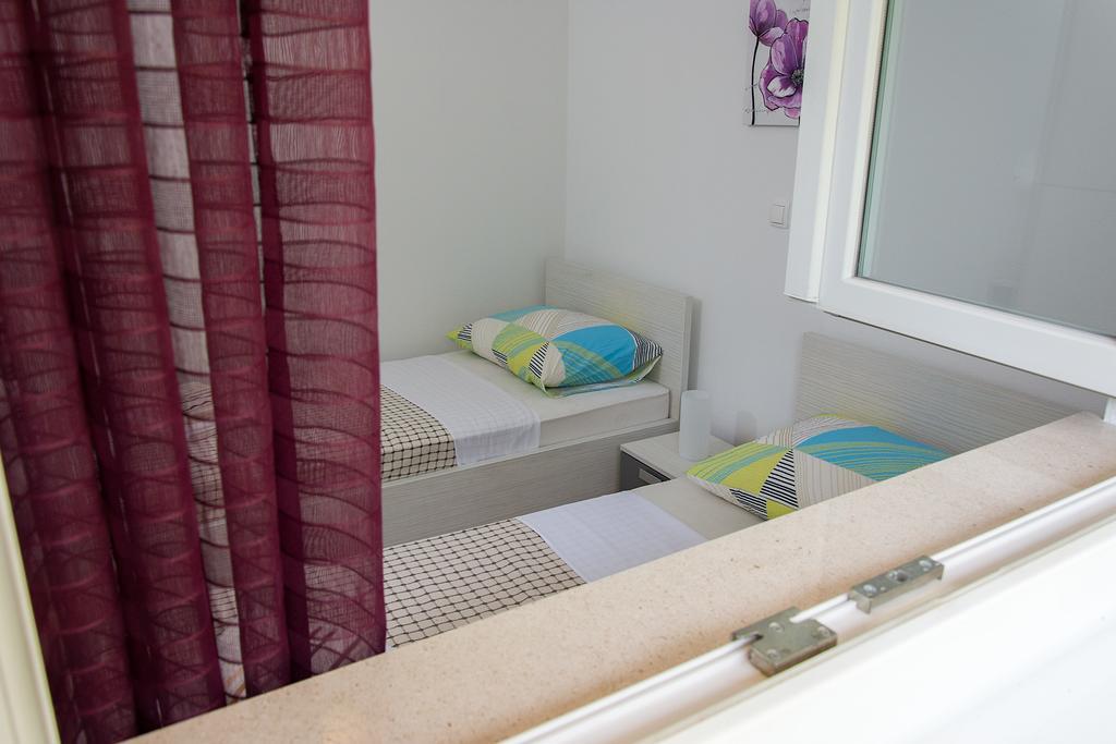 Apartment Gamma With Hydromassage Mini Pool Near Split Žrnovnica Eksteriør bilde