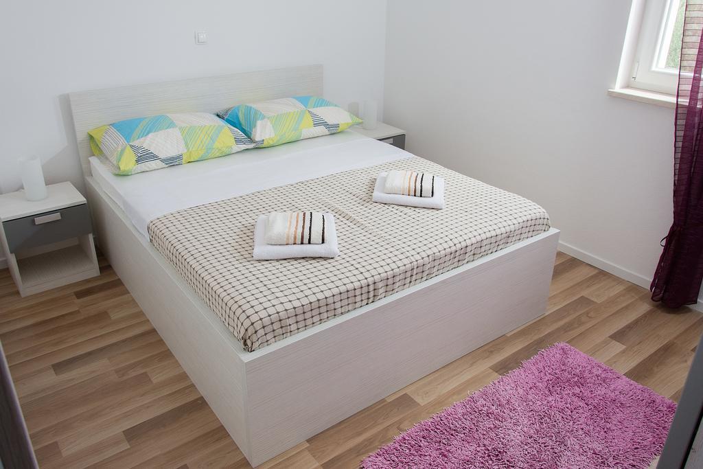 Apartment Gamma With Hydromassage Mini Pool Near Split Žrnovnica Eksteriør bilde