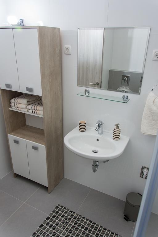 Apartment Gamma With Hydromassage Mini Pool Near Split Žrnovnica Eksteriør bilde
