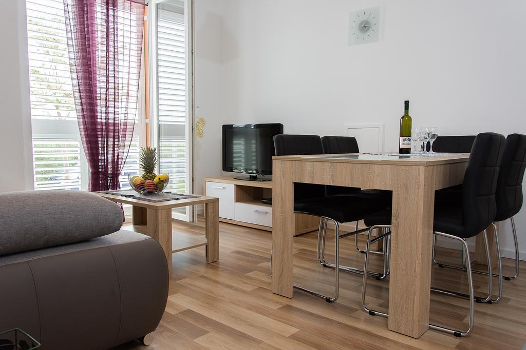 Apartment Gamma With Hydromassage Mini Pool Near Split Žrnovnica Eksteriør bilde