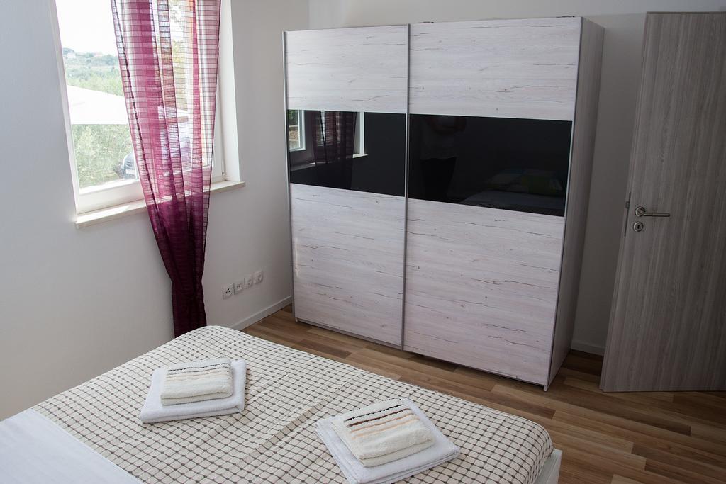 Apartment Gamma With Hydromassage Mini Pool Near Split Žrnovnica Eksteriør bilde