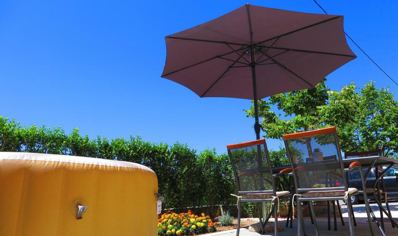 Apartment Gamma With Hydromassage Mini Pool Near Split Žrnovnica Eksteriør bilde