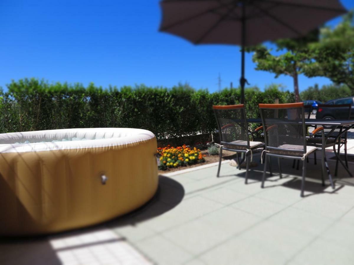 Apartment Gamma With Hydromassage Mini Pool Near Split Žrnovnica Eksteriør bilde