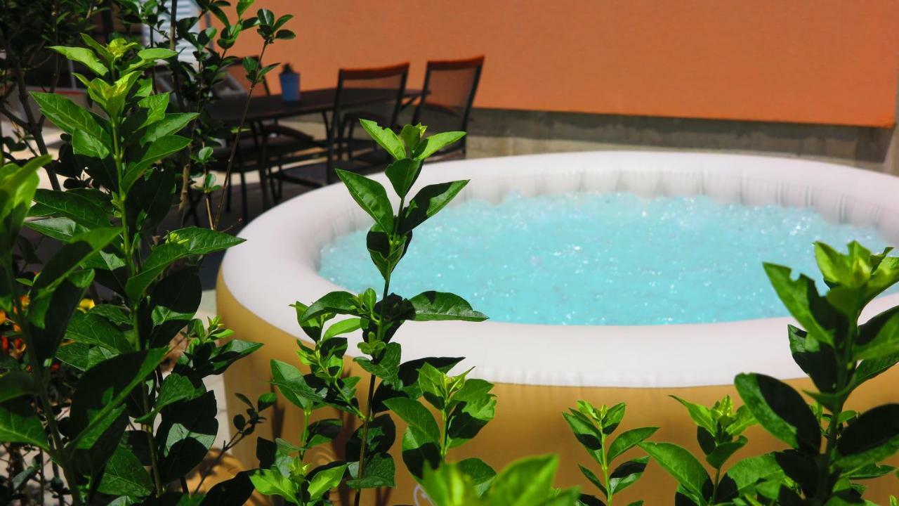 Apartment Gamma With Hydromassage Mini Pool Near Split Žrnovnica Eksteriør bilde