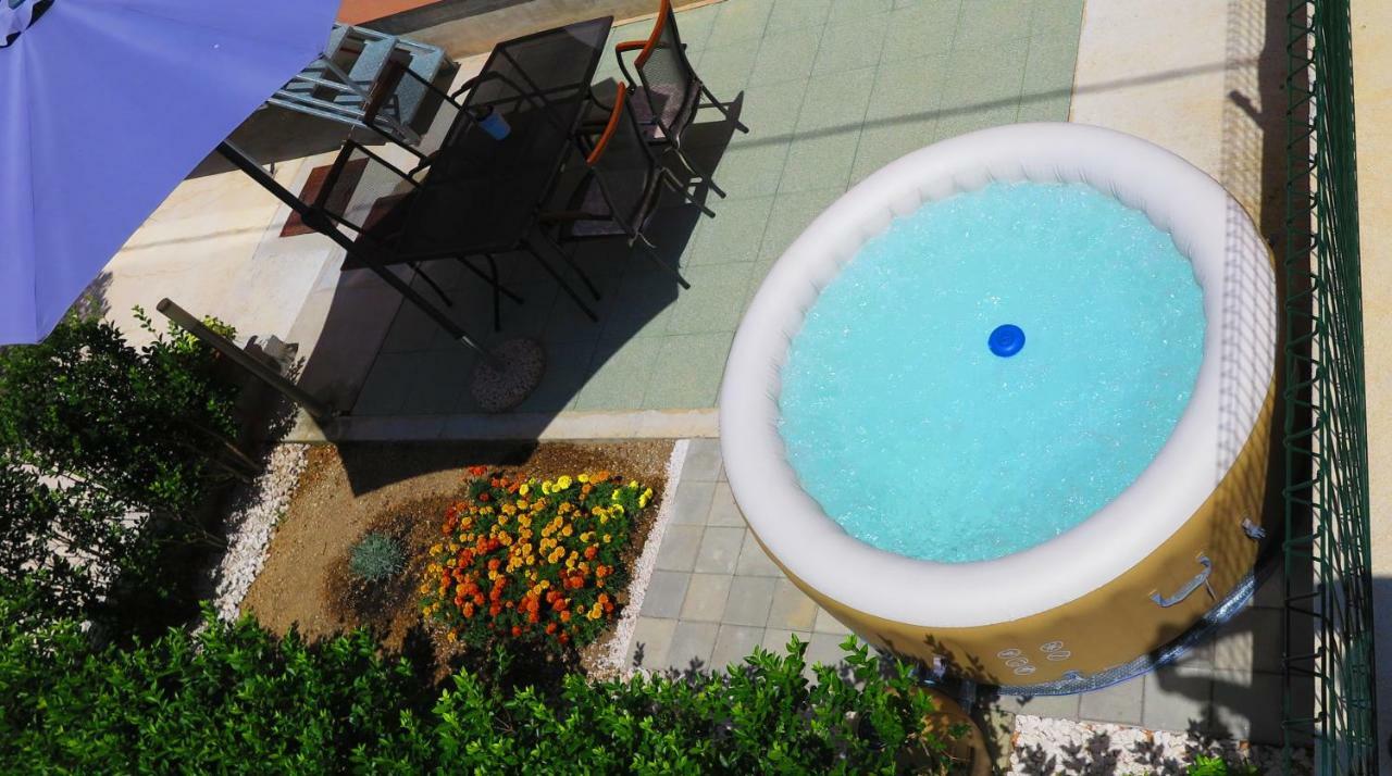 Apartment Gamma With Hydromassage Mini Pool Near Split Žrnovnica Eksteriør bilde